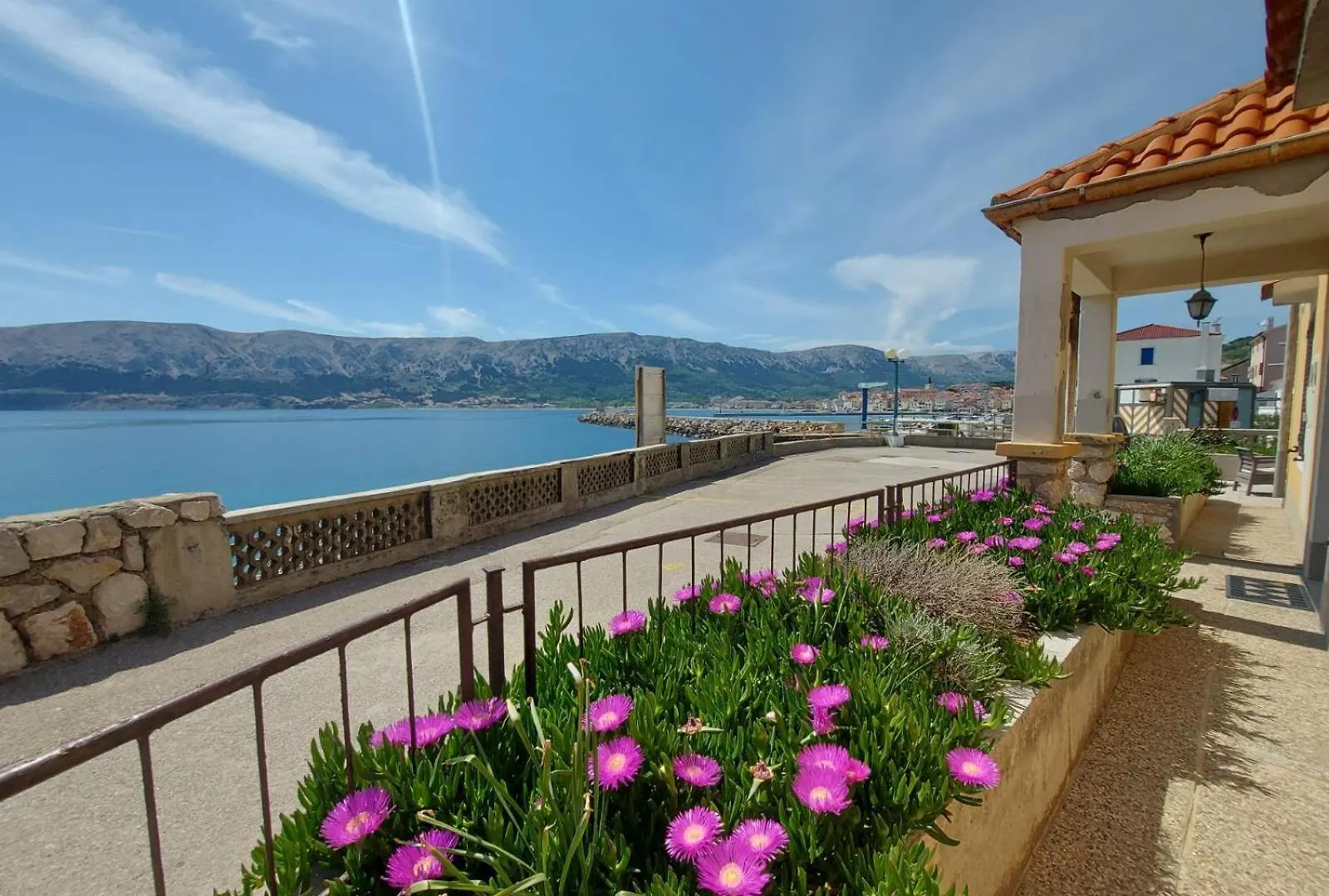 Beach Villa Baska 바슈카